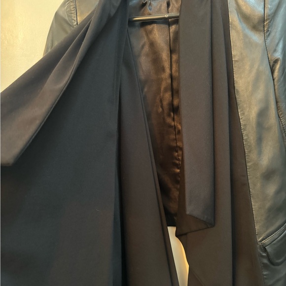 Leather jacket - Picture 3 of 6